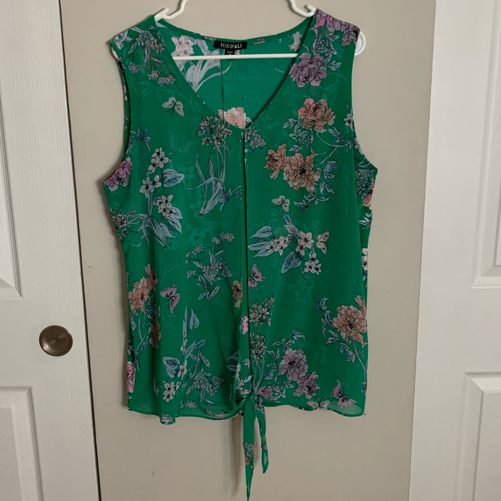 Roz & Ali Green Floral Print Tie Front Sleeveless Top Blouse